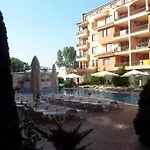 Efir Aparthotel *
