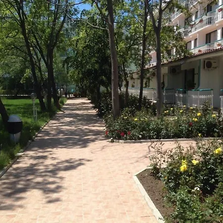 Aparthotel Efir