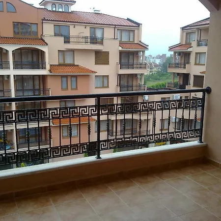 Efir Aparthotel *