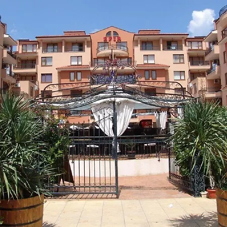 Efir Apartmanhotel *